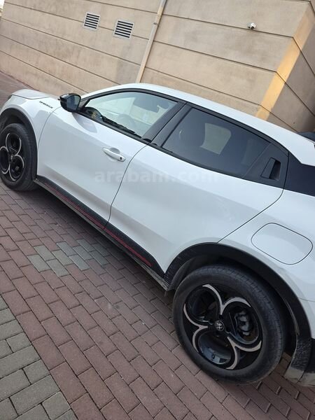 Sahibinden Alfa Romeo Junior Ibrida 1.2 speciale 2024 Model 2