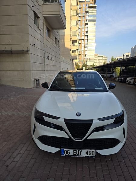 Sahibinden Alfa Romeo Junior Ibrida 1.2 speciale 2024 Model 5