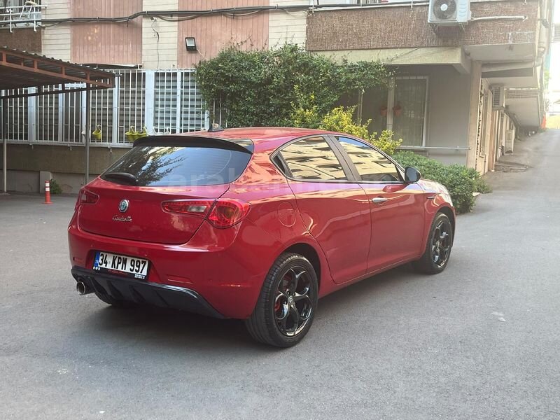 Sahibinden Alfa Romeo Giulietta 1.6 JTD Distinctive 2012 Model İstanbul 158.000 KM Kırmızı 2