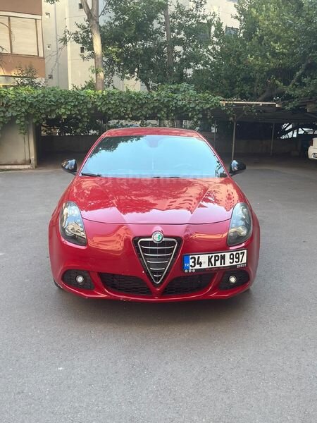 Sahibinden Alfa Romeo Giulietta 1.6 JTD Distinctive 2012 Model İstanbul 158.000 KM Kırmızı