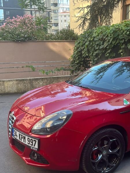 Sahibinden Alfa Romeo Giulietta 1.6 JTD Distinctive 2012 Model İstanbul 158.000 KM Kırmızı 6