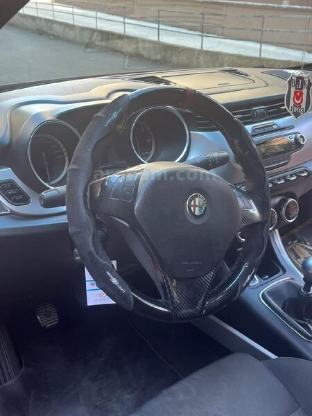 Sahibinden Alfa Romeo Giulietta 1.6 JTD Distinctive 2012 Model İstanbul 158.000 KM Kırmızı 7