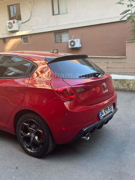 Sahibinden Alfa Romeo Giulietta 1.6 JTD Distinctive 2012 Model İstanbul 158.000 KM Kırmızı 5