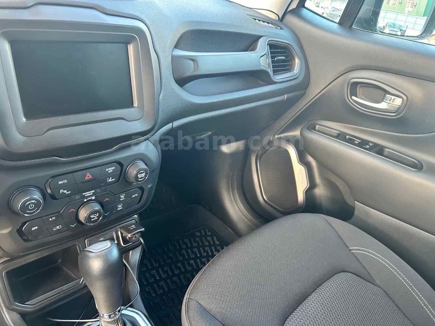 Sahibinden Temiz Jeep Renegade 1.6 MultiJet Limited 2020 Model 49.000 KM Beyaz (Tam otomatik) 4