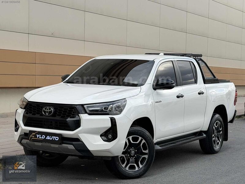 BOYASIZ 28 BİN KM'DE 2024 MODEL HİLUX 4X4 %20 FATURA DAC 3