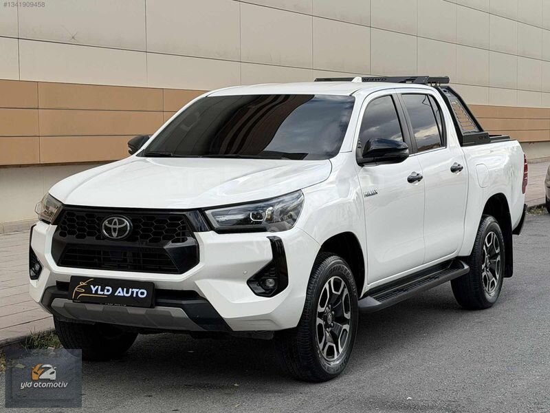 BOYASIZ 28 BİN KM'DE 2024 MODEL HİLUX 4X4 %20 FATURA DAC 4