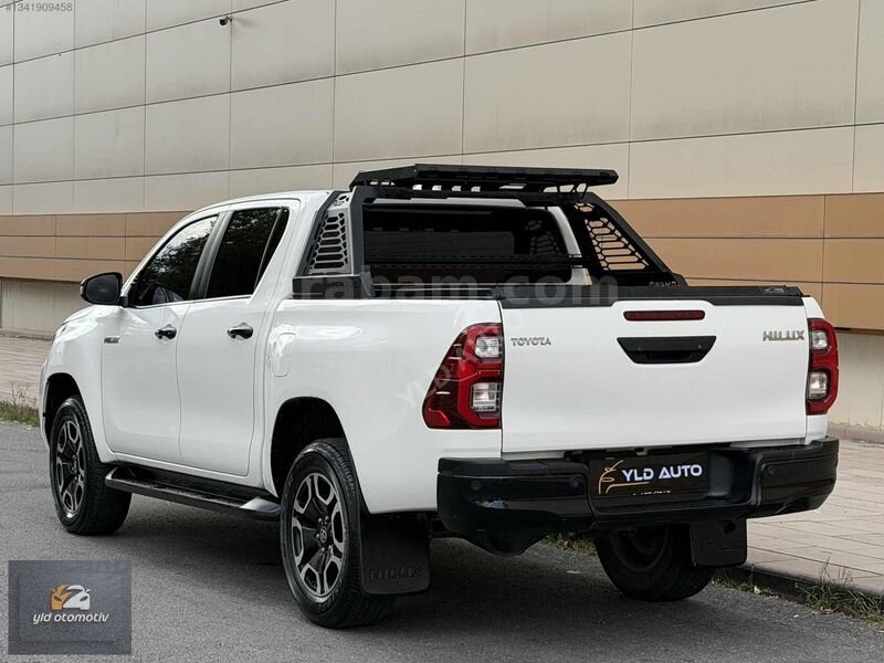 BOYASIZ 28 BİN KM'DE 2024 MODEL HİLUX 4X4 %20 FATURA DAC 6