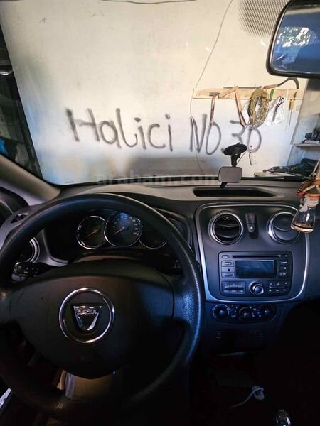 2016 Model Dacia stepway 2.sahibinden Hatasız Boyasız. Sadece 40 bin. Kilometrede 7