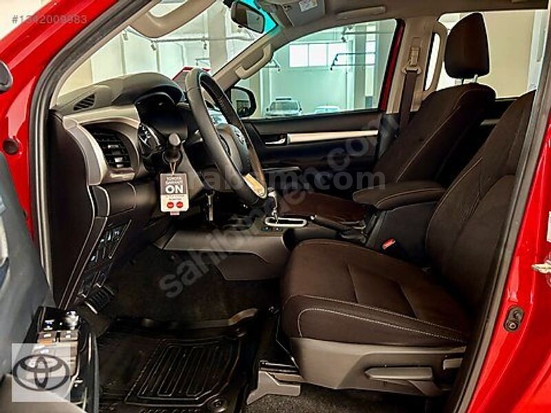 YATU-BODRUM 2022 HILUX 2.4 D-4D 4X2 ADVENTURE A/T 7