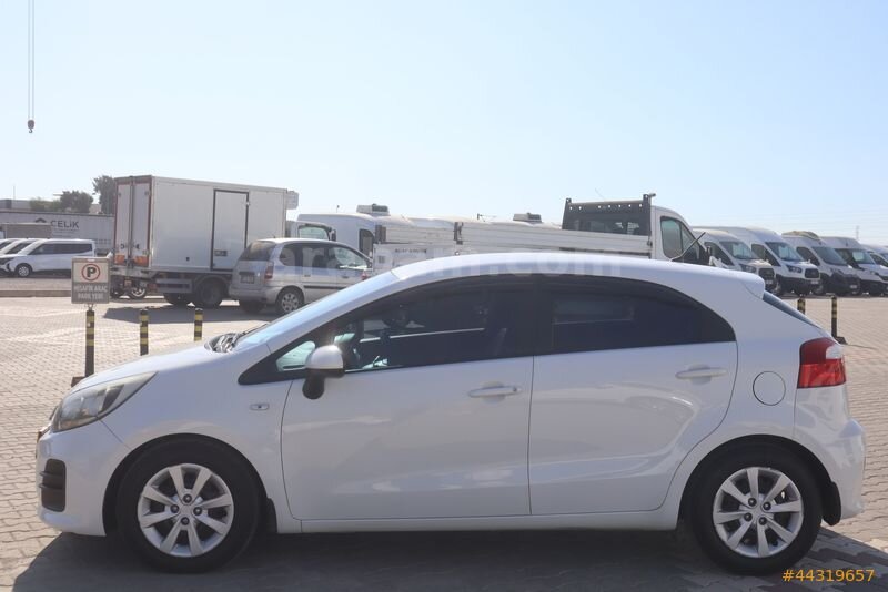 BÜYÜKSOYLU FİLO/2015 MODEL KIA RIO 1.4 CRDI COMFORT 90 HP 5