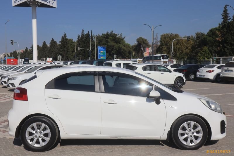 BÜYÜKSOYLU FİLO/2015 MODEL KIA RIO 1.4 CRDI COMFORT 90 HP 4