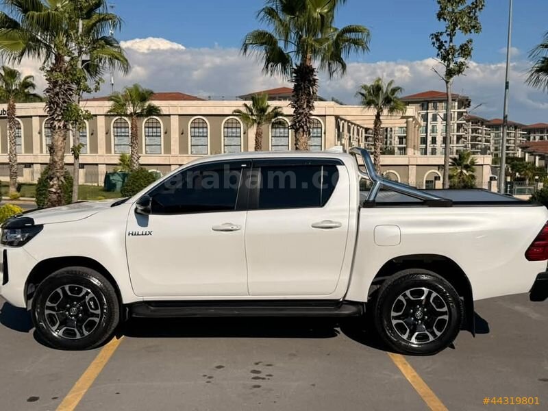 2024-TOYOTA-HİLUX-4X2-HATASIZ-BOYASIZ-TRAMERSİZ/SERVİS BAKIMLI 4