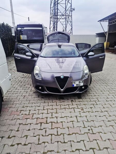 Sahibinden Alfa Romeo Giulietta 1.6 JTD Progression Plus 2012 Model 189.000 KM Gri 1