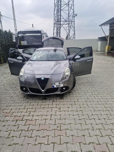 Sahibinden Alfa Romeo Giulietta 1.6 JTD Progression Plus 2012 Model 189.000 KM Gri 6