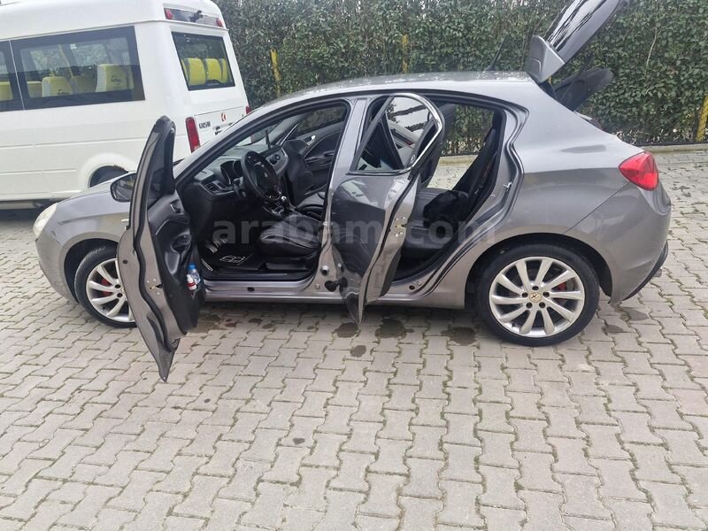 Sahibinden Alfa Romeo Giulietta 1.6 JTD Progression Plus 2012 Model 189.000 KM Gri 4