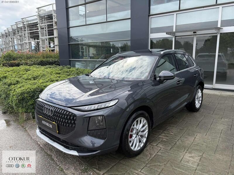 2025 AUDİ Q3 SUV 110 KW ADVANCED STRONIC YENİ KASA- CAM TAVAN 2
