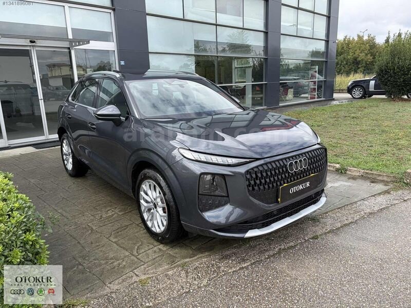 2025 AUDİ Q3 SUV 110 KW ADVANCED STRONIC YENİ KASA- CAM TAVAN