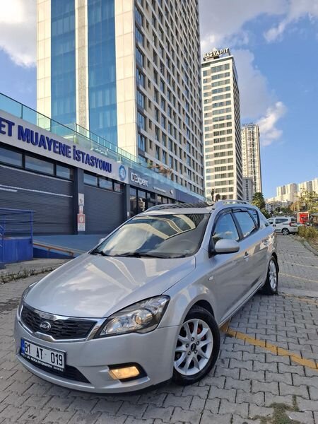 Sahibinden Tam Otomatik Kia Ceed 1.6 CRDi Concept SW 2010 Model 3