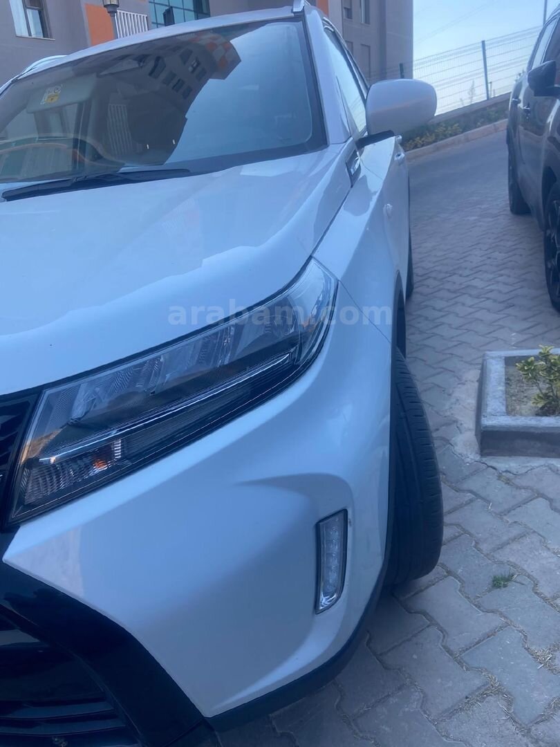 Sahibinden Suzuki Vitara 1.4 Boosterjet Hibrit GL Elegance 2025 Model 17.700 KM Beyaz 4