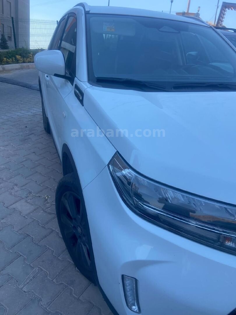 Sahibinden Suzuki Vitara 1.4 Boosterjet Hibrit GL Elegance 2025 Model 17.700 KM Beyaz 3