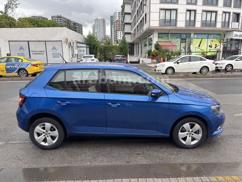 Galeriden Skoda Fabia 1.2 TSI Style 2016 Model İstanbul 36.964 KM Mavi 6