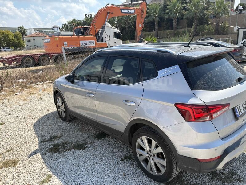 Sahibinden Seat Arona 1.0 EcoTSI Xperience 2021 Model 61.500 KM Gri 4