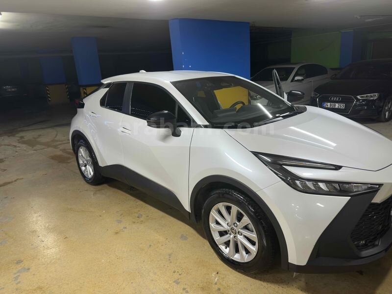 Sahibinden Toyota C-HR 1.8 Hybrid Flame 2024 Model 2