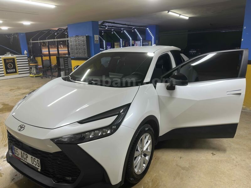 Sahibinden Toyota C-HR 1.8 Hybrid Flame 2024 Model 3