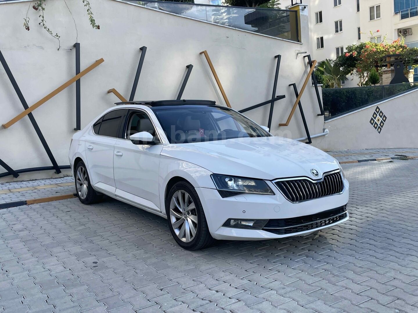 Sahibinden Skoda SuperB 1.6 TDI Prestige 2016 Model 242.000 KM Beyaz 1