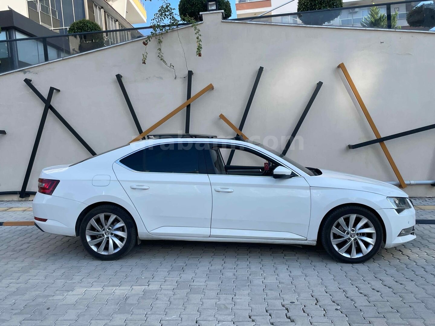 Sahibinden Skoda SuperB 1.6 TDI Prestige 2016 Model 242.000 KM Beyaz 5
