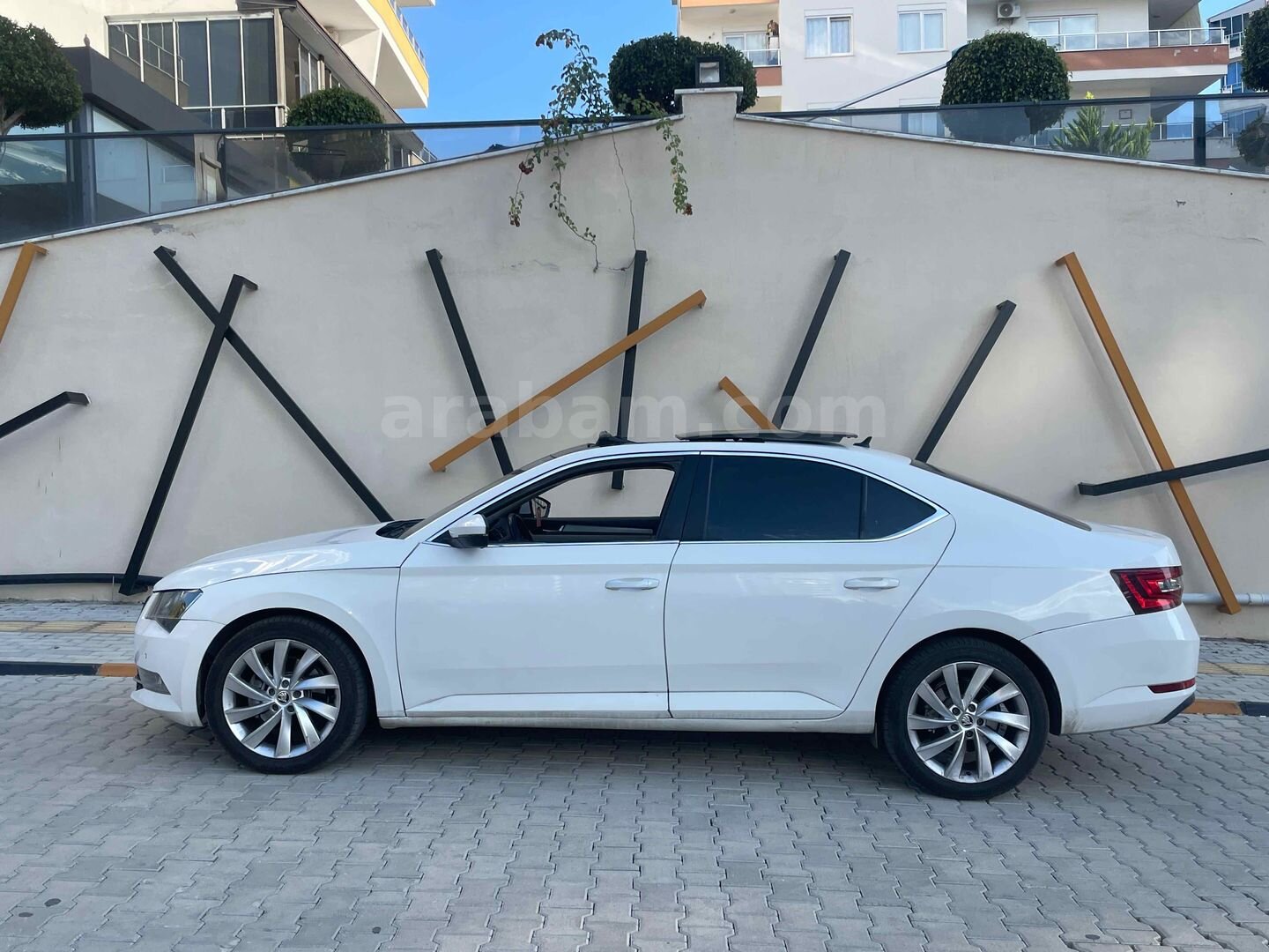 Sahibinden Skoda SuperB 1.6 TDI Prestige 2016 Model 242.000 KM Beyaz 4