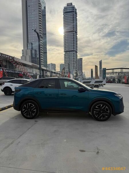 25 ÇIKIŞ HATASIZ LANSMAN RENK PEUGEOT 3008 1.2 HYBRID 26.KM CAM 5
