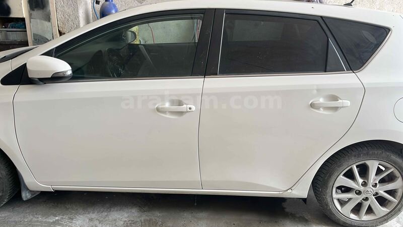 Sahibinden Toyota Auris 1.4 D-4D Premium 2013 Model 108.000 KM Beyaz 3