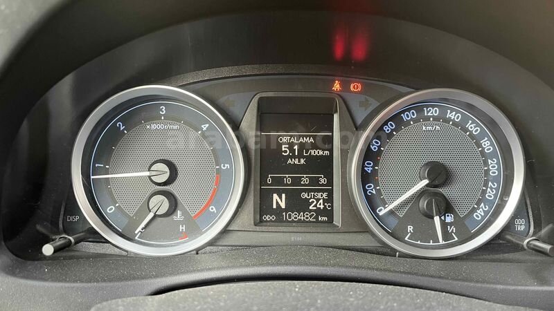 Sahibinden Toyota Auris 1.4 D-4D Premium 2013 Model 108.000 KM Beyaz 4