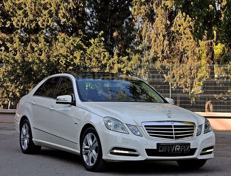 DAVRAZ Otomotiv 2011 Mercedes E 200 CGI Avantgarde 1 Parça lokal-HATASIZ-DEĞİŞENSİZ