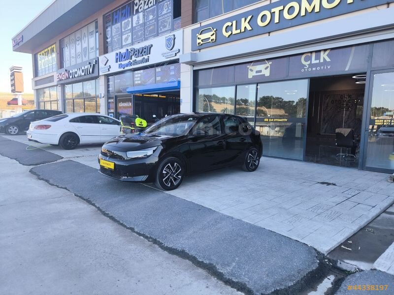 2025 HATASIZ 13 BİN KM CAM TAVAN K.ISITMA CORSA GS %20 FATURA 3