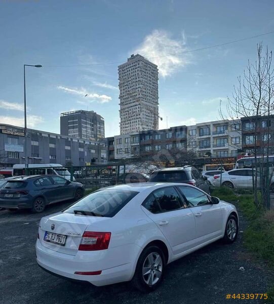 3E CAR DAN SKODA OCTAVİA DİZEL OTOMATİK 2