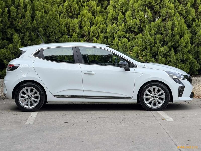 İLK ELDEN 2025 CLİO 1.0 TCE EVOLUTİON GSR2 BOYASIZ 7.100 KM 7