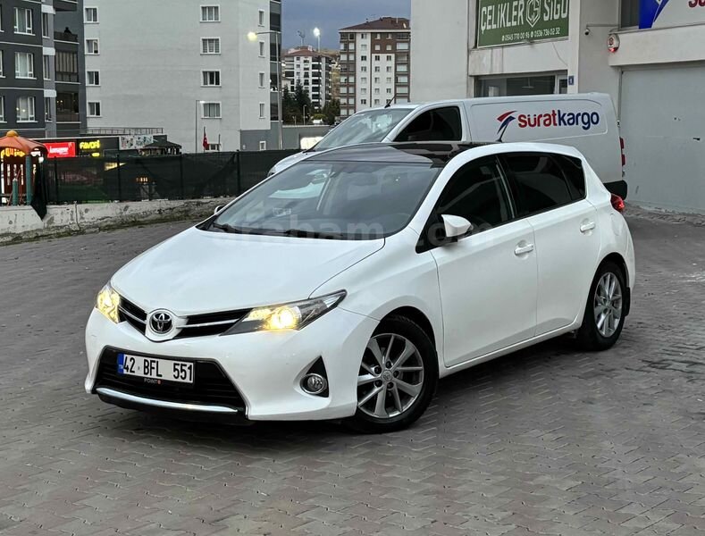 ACİL SATILIK 2016 MODEL TOYOTA AURİS 1.4-4D CAM TAVAN 90 BİNDE