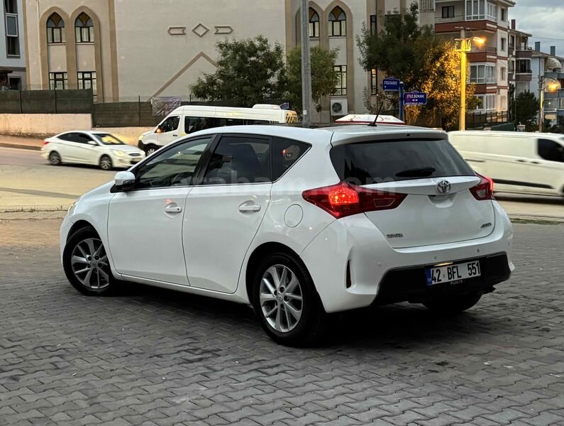 ACİL SATILIK 2016 MODEL TOYOTA AURİS 1.4-4D CAM TAVAN 90 BİNDE 7