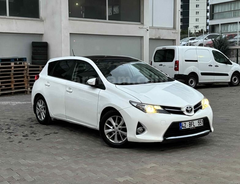 ACİL SATILIK 2016 MODEL TOYOTA AURİS 1.4-4D CAM TAVAN 90 BİNDE 3