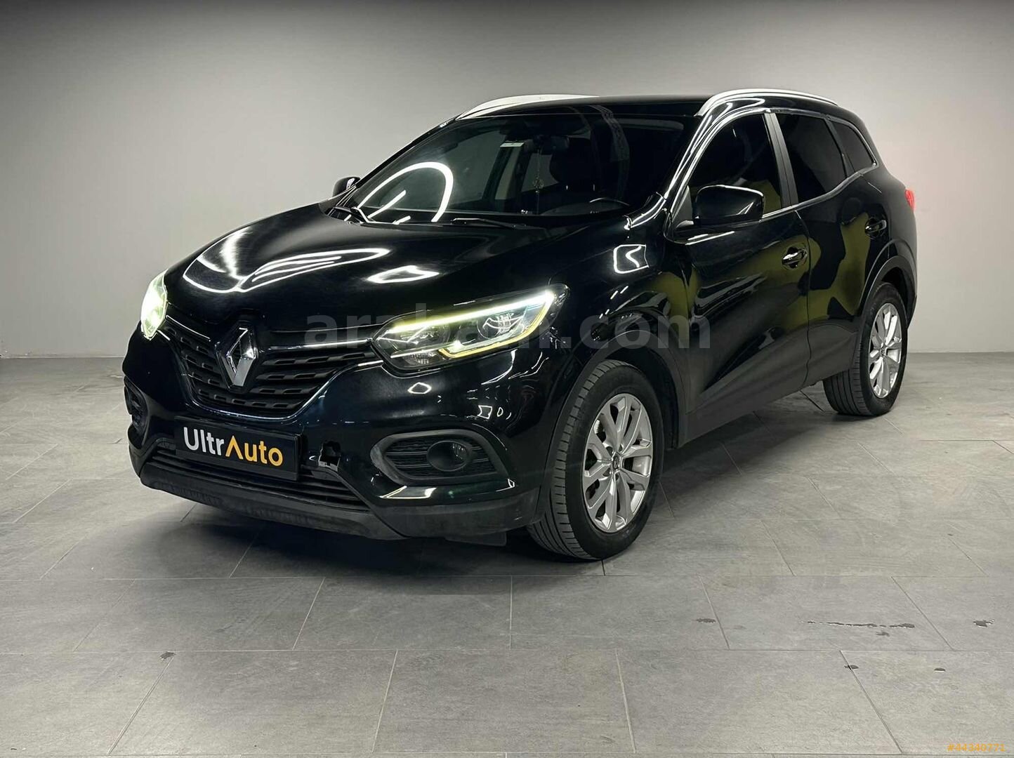 "ULTRAUTO" 2020 RENAULT KADJAR 1,3TCE TOUCH ROOF 116,000KM 3