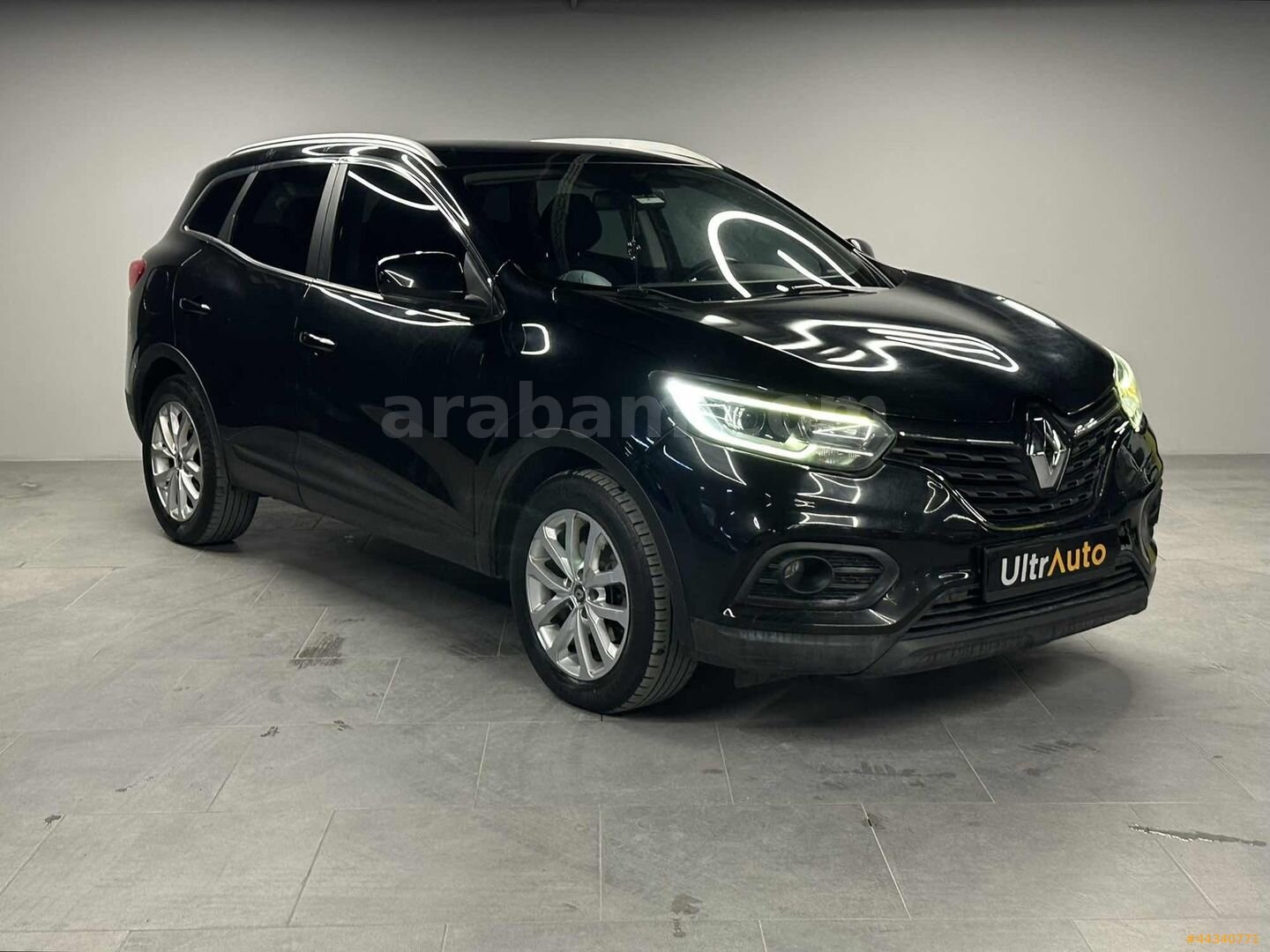 "ULTRAUTO" 2020 RENAULT KADJAR 1,3TCE TOUCH ROOF 116,000KM 1