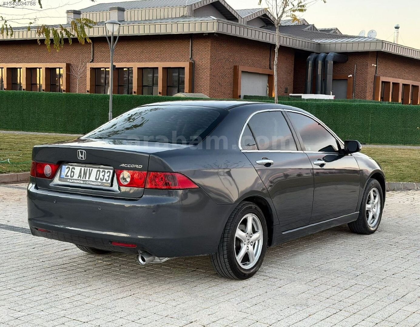 Galeriden Honda Accord 2.0 Sport 2004 Model Eskişehir 240.000 KM Gri 4