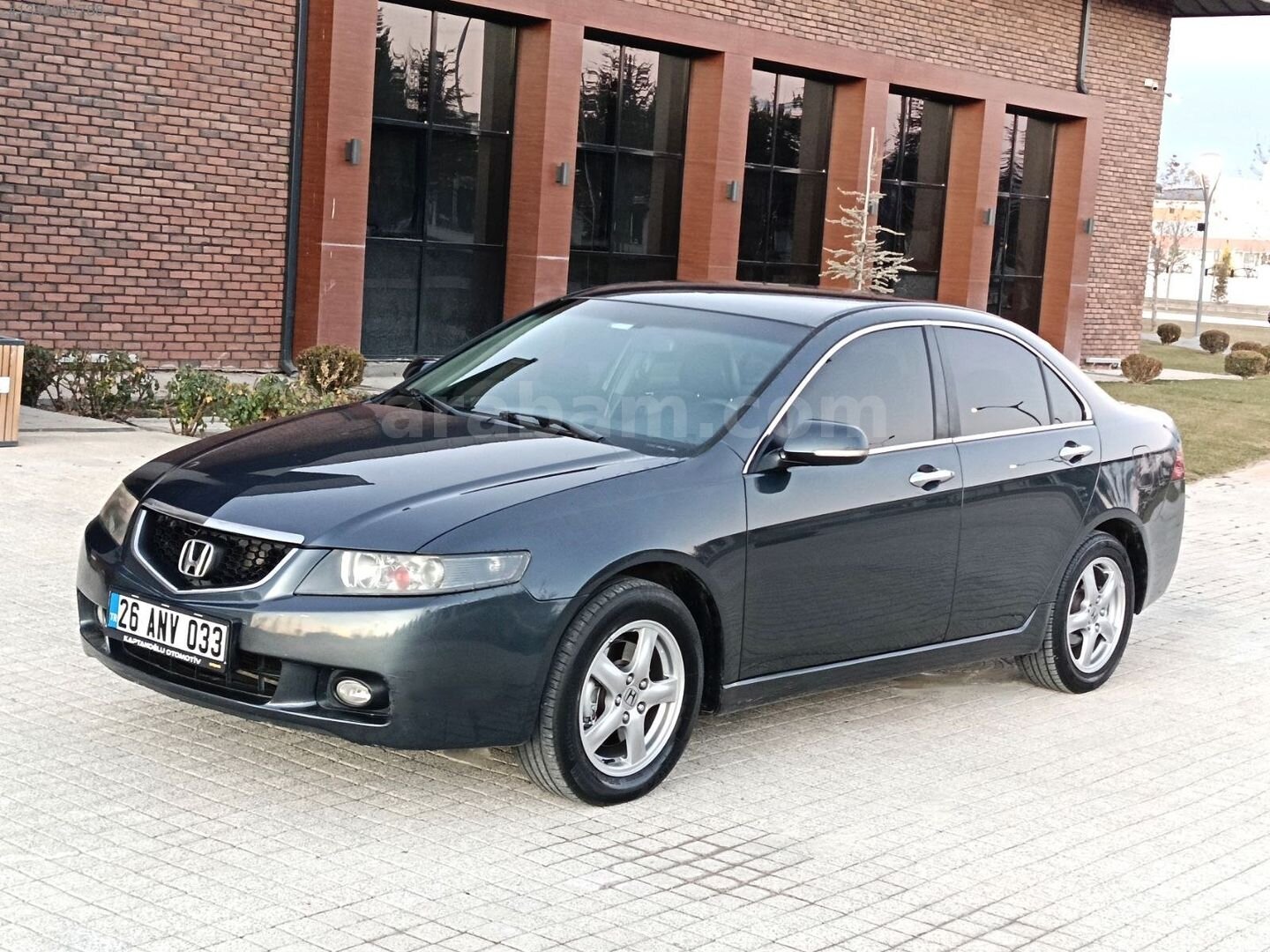 Galeriden Honda Accord 2.0 Sport 2004 Model Eskişehir 240.000 KM Gri 1