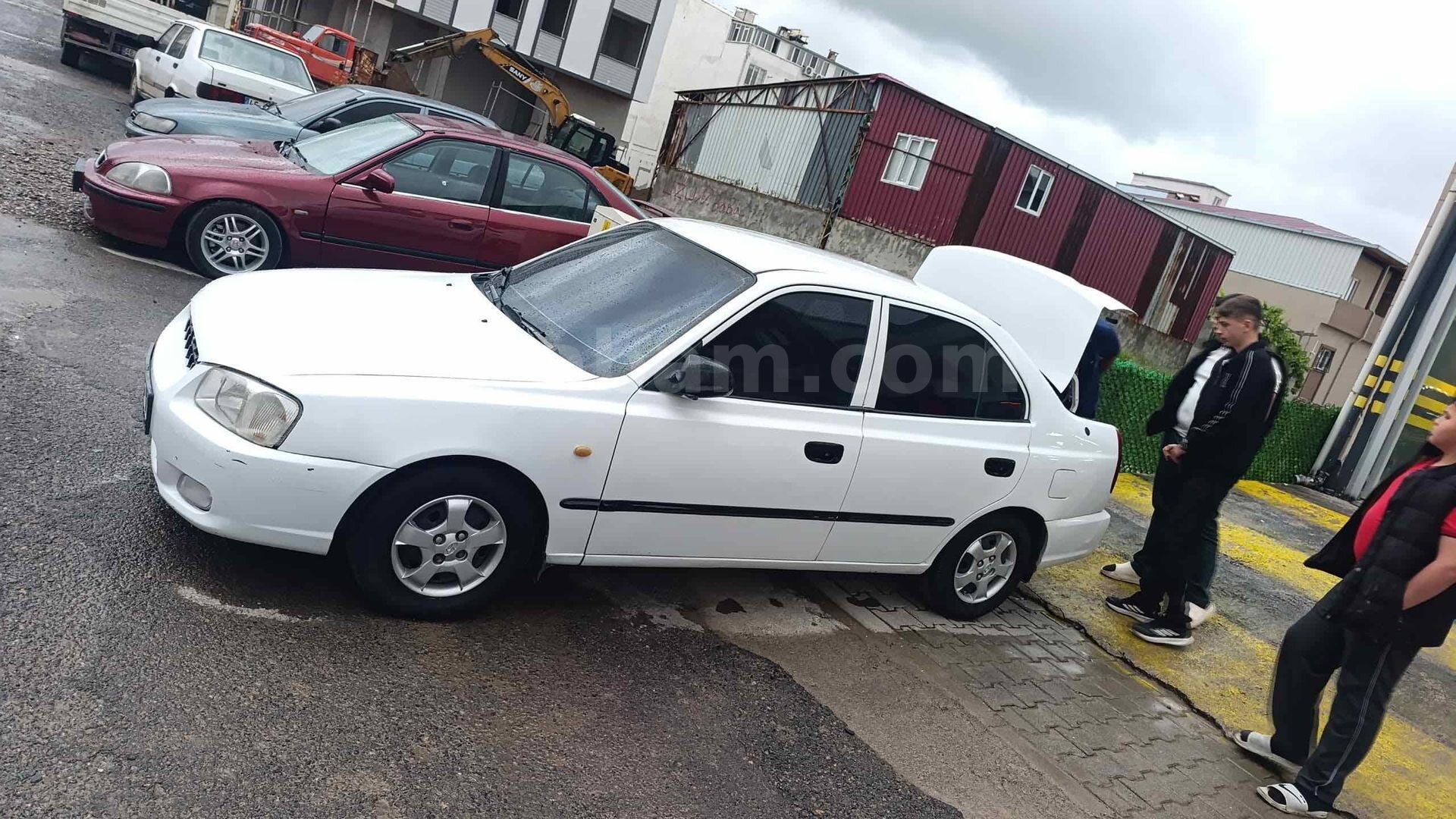 Sahibinden Hyundai Accent 1.5 GLS 2000 Model Kahramanmaraş 296.000 KM Beyaz 2