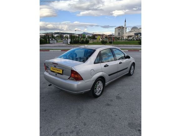 Galeriden Ford Focus 1.6 Ghia 2000 Model Uşak 230.000 KM Gri