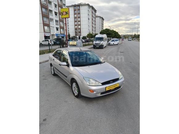 Galeriden Ford Focus 1.6 Ghia 2000 Model Uşak 230.000 KM Gri