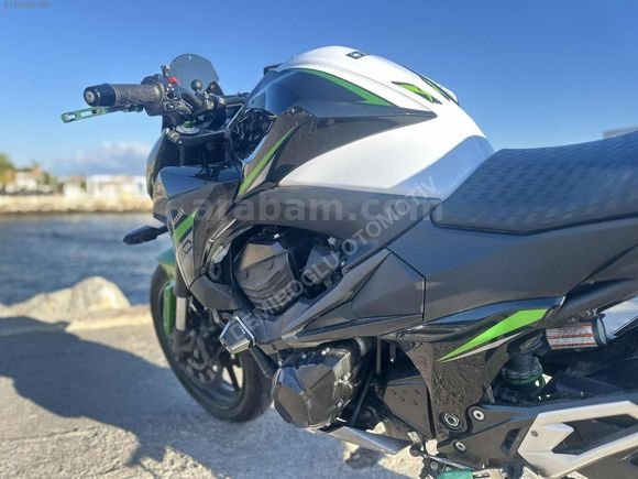 Galeriden Kawasaki Z 800 2016 Model Çanakkale 20.500 KM Beyaz