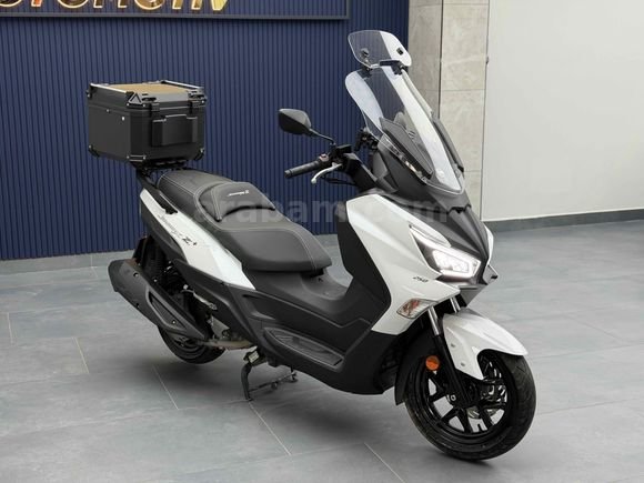 Galeriden SYM Joymax Z Plus 250 2023 Model Tokat 6.002 KM Beyaz
